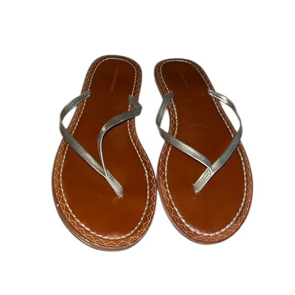 Vineyard vines gold Sandals flip flops 9 - Picture 1 of 4